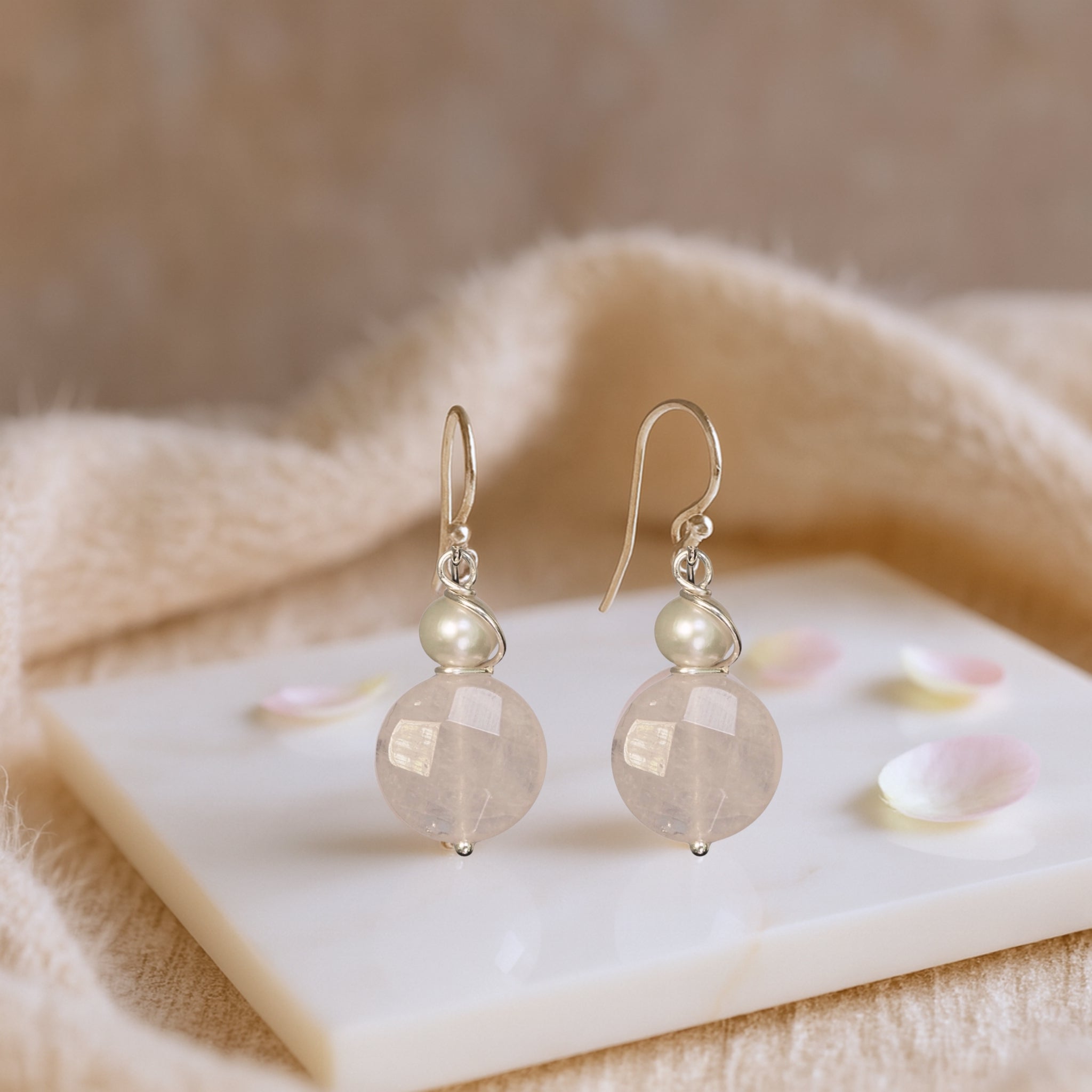 Oorbellen rozenkwarts en zoetwaterparels