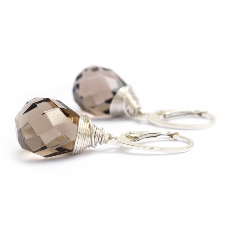 Handgemaakte oorbellen rookkwarts  - Jewels with Flair